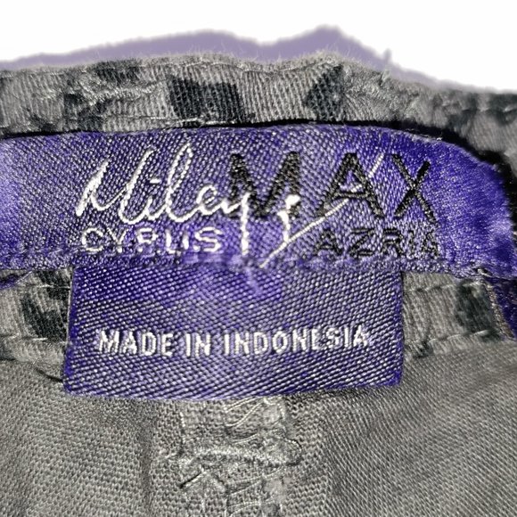 Miley Cyrus & Max Azria Cheetah Print Jean Shorts - Picture 5 of 6